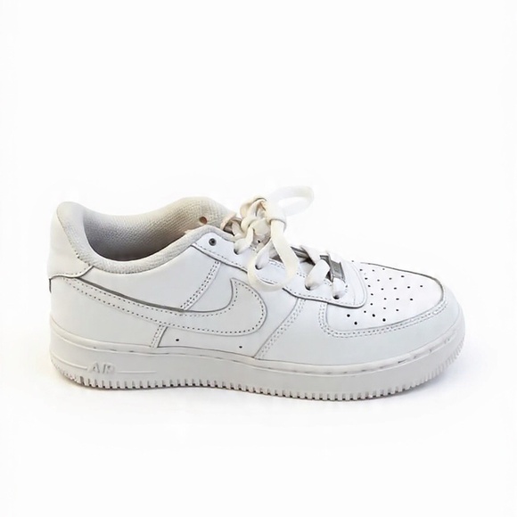 Nike Air Force 1 ‘07 Low White Sneakers Size 6Y - Picture 1 of 10